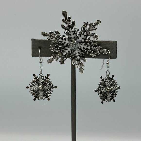 Snowflake Brooch Earring Set Silver Tone Winter Holiday Christmas Theme Jewelry - Picture 4 of 11